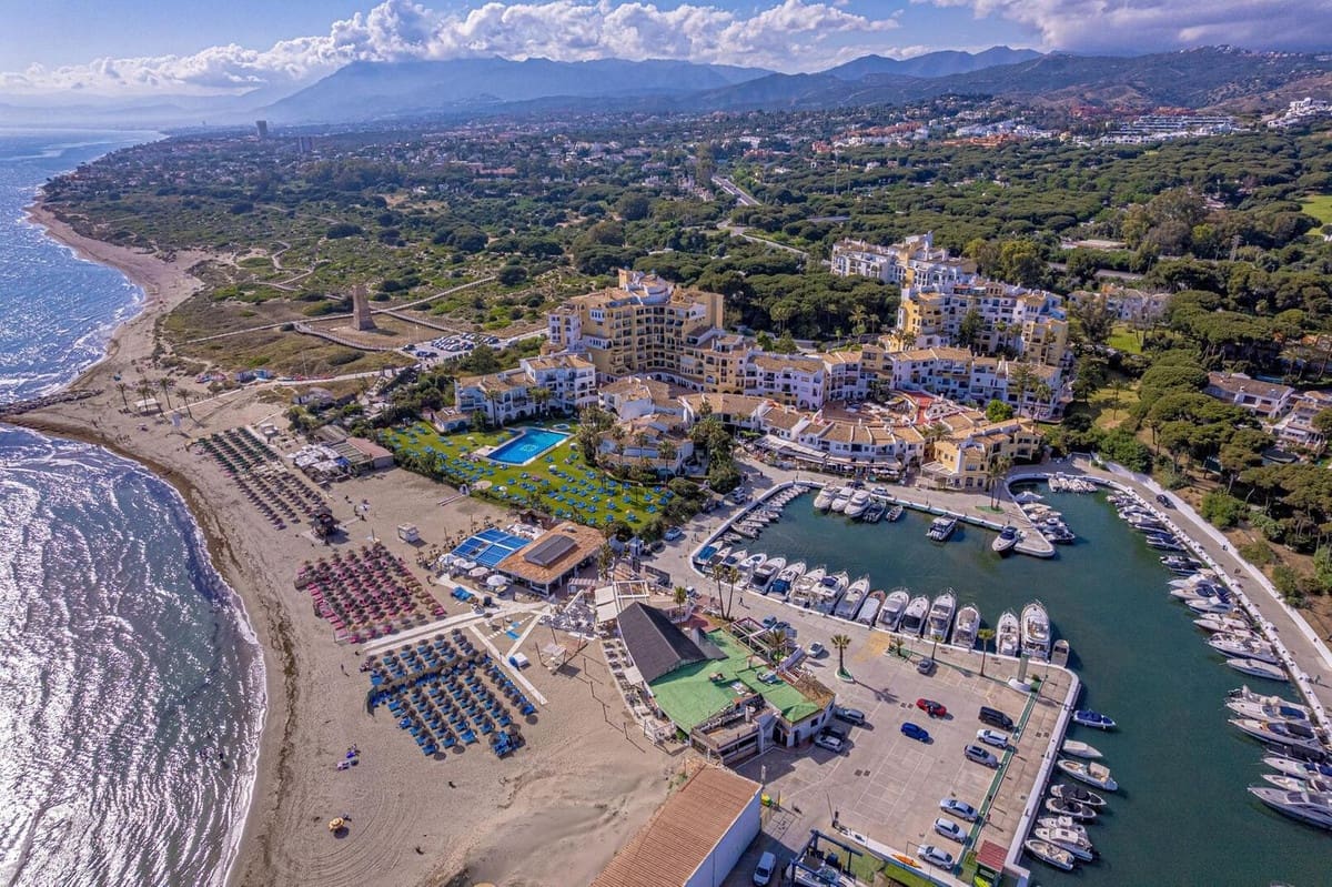 2 bedroom Apartment for sale in Cabopino - € 625,000 (Ref: 9383277)