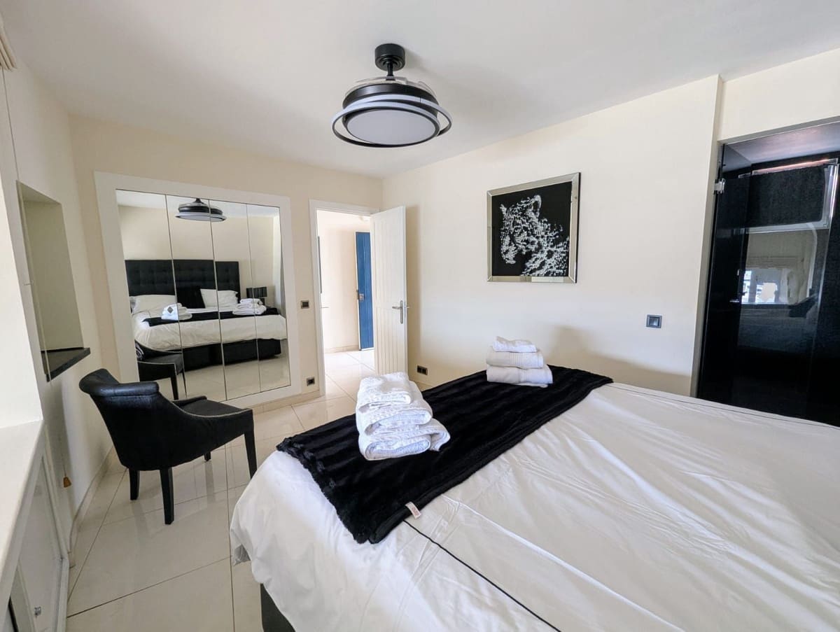 2 bedroom Apartment for sale in Cabopino with pool garage - € 595,000 (Ref: 9383277)