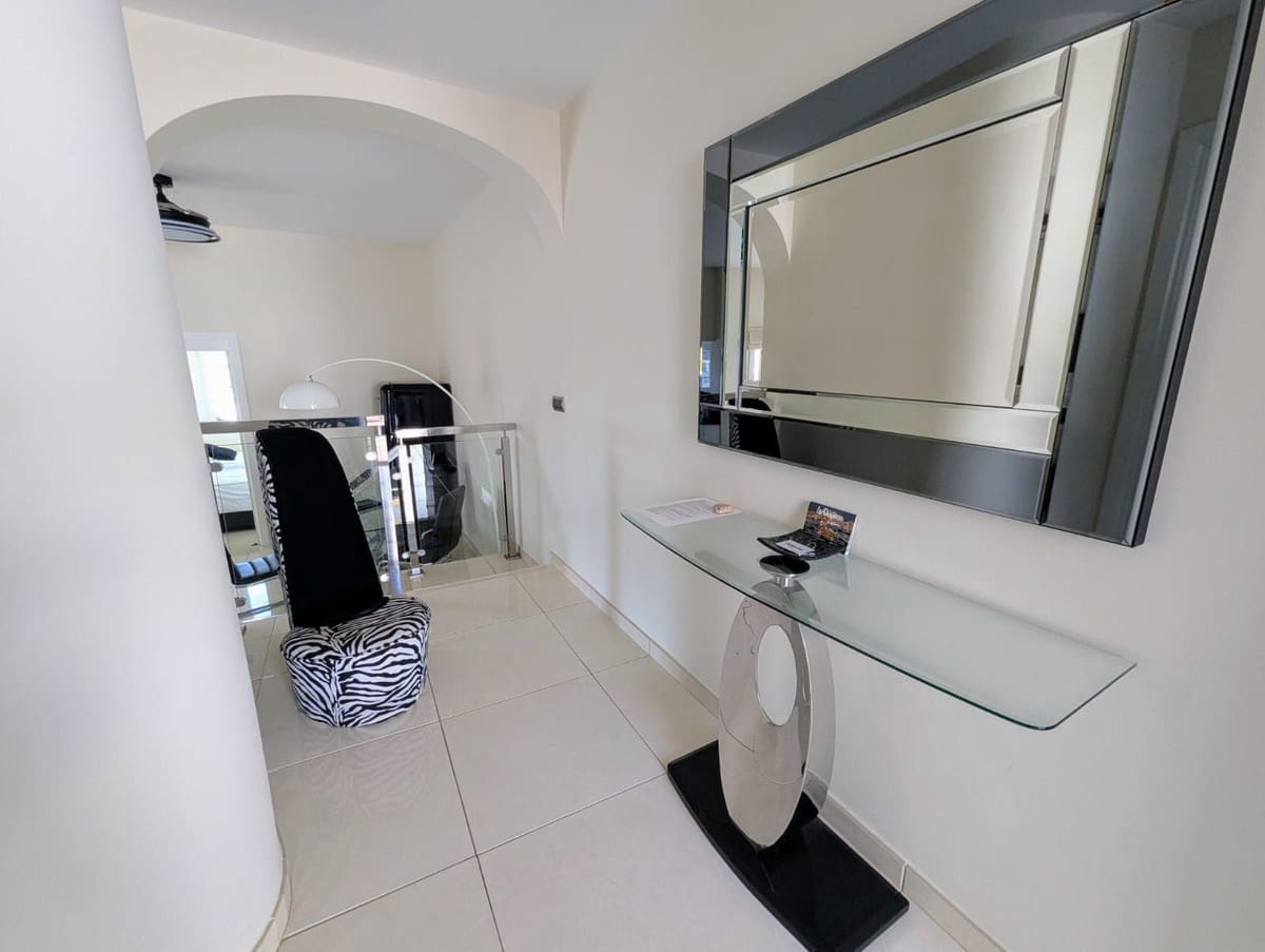 2 bedroom Apartment for sale in Cabopino with pool garage - € 595,000 (Ref: 9383277)