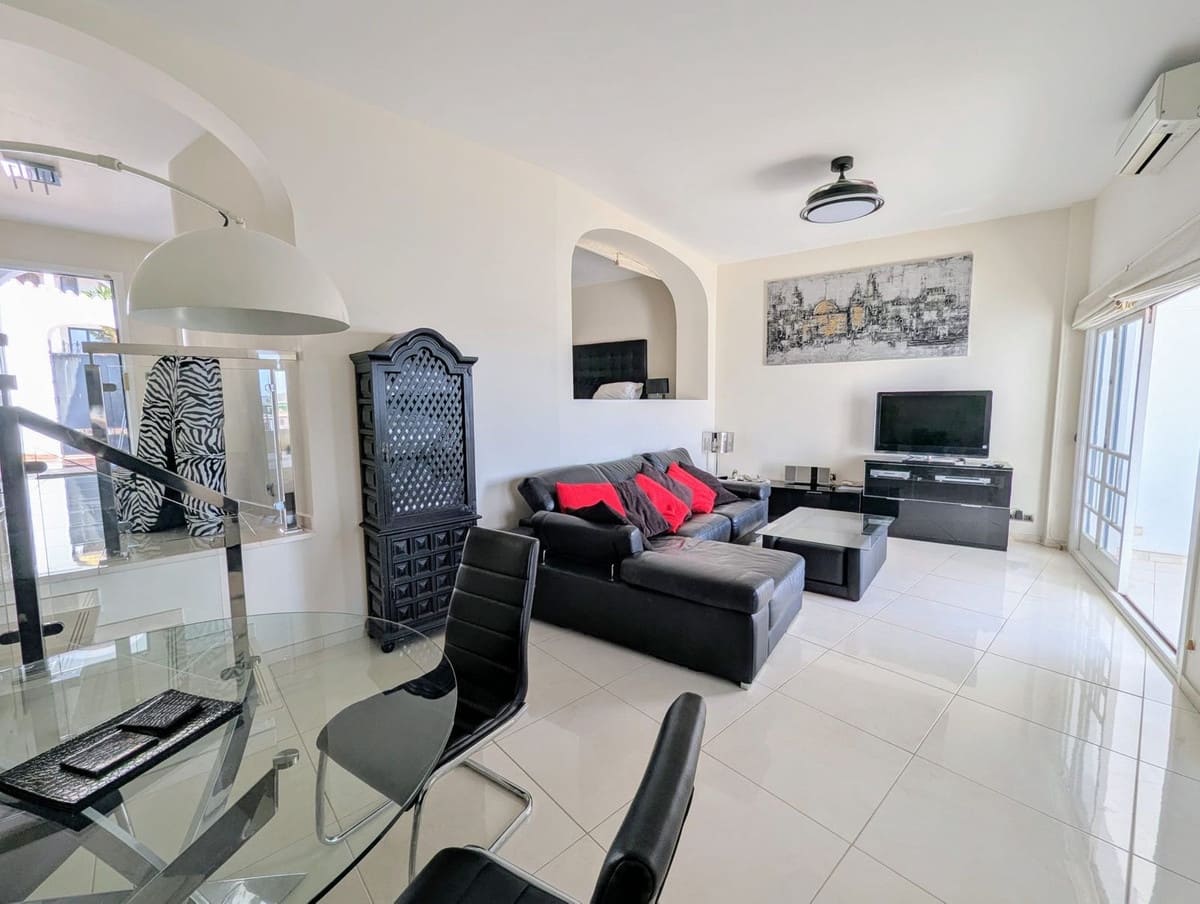 2 bedroom Apartment for sale in Cabopino with pool garage - € 595,000 (Ref: 9383277)