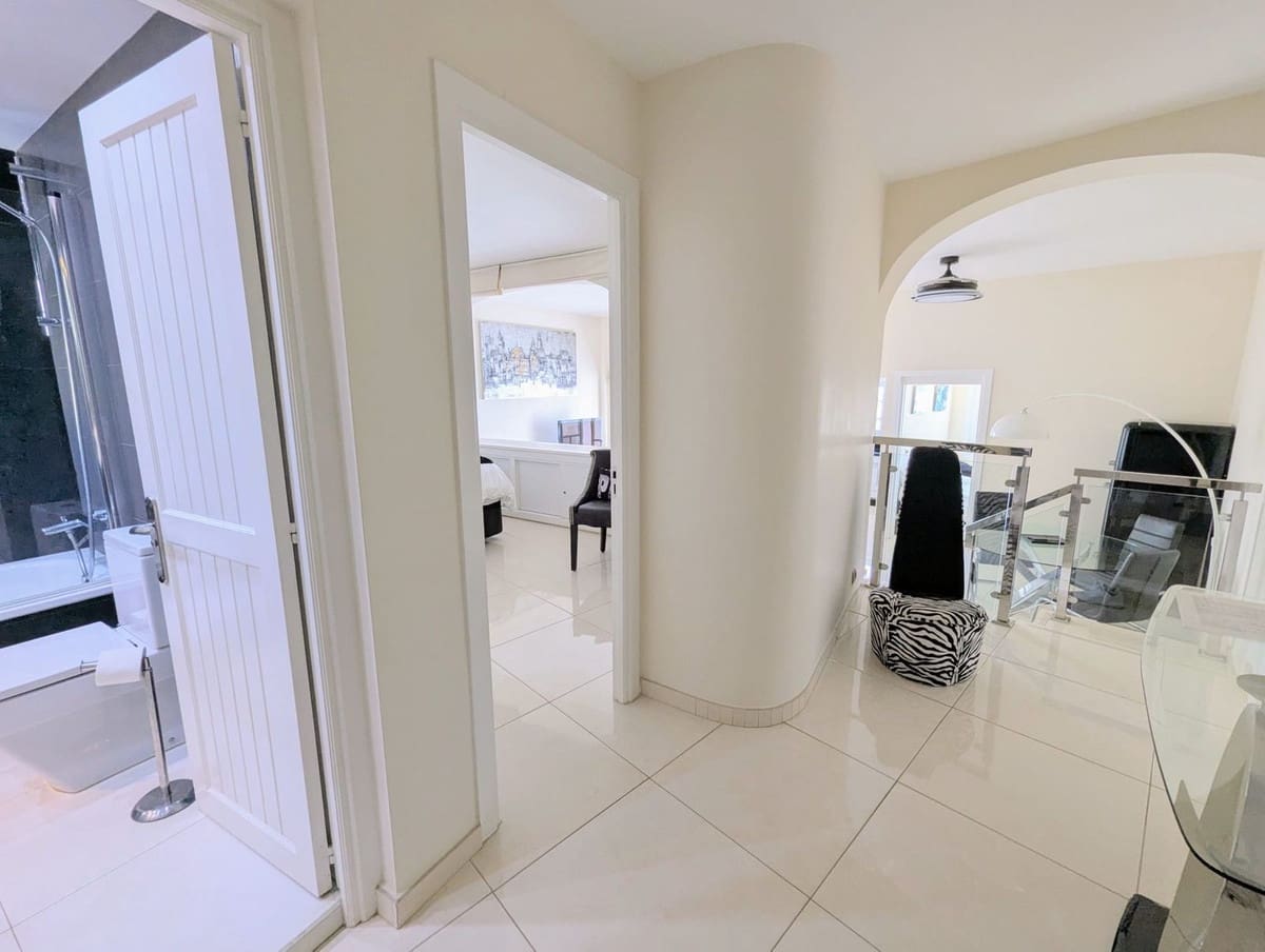 2 bedroom Apartment for sale in Cabopino with pool garage - € 595,000 (Ref: 9383277)