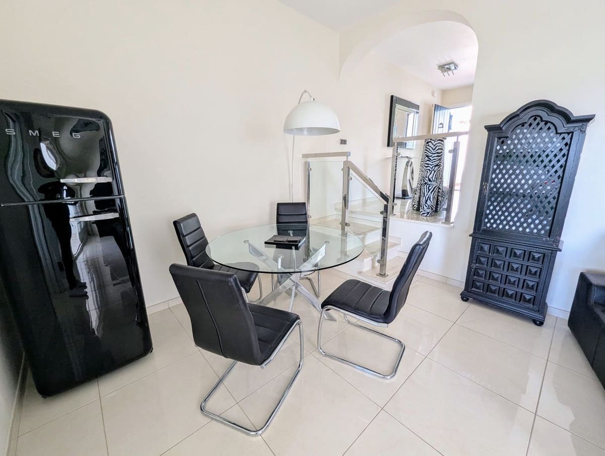 2 bedroom Apartment for sale in Cabopino with pool garage - € 595,000 (Ref: 9383277)