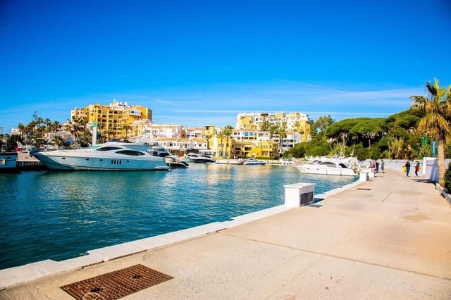 2 chambre Appartement à vendre à Cabopino, Marbella avec piscine garage - 595 000 € (Ref: 9383277)