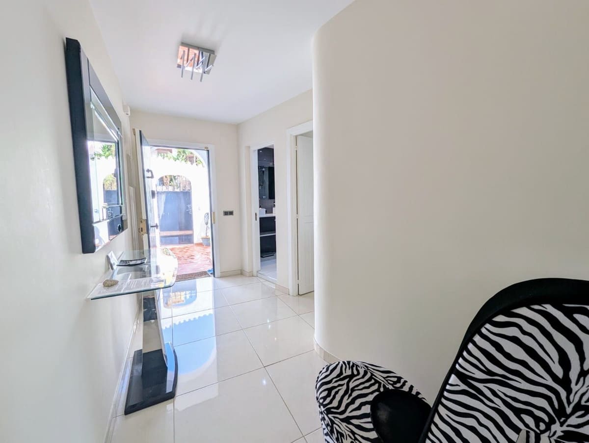 2 soverom Leilighet til salgs i Cabopino med svømmebasseng garasje - € 595 000 (Ref: 9383277)