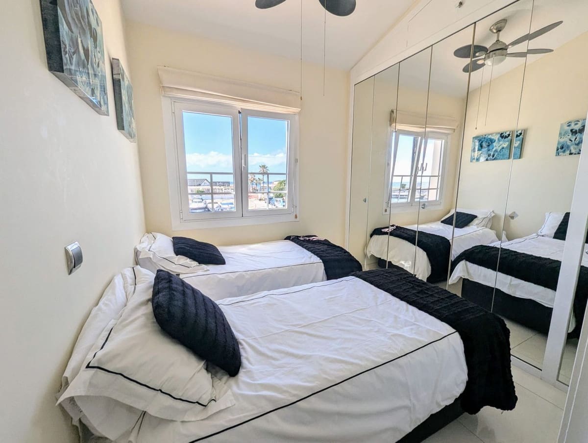 2 soverom Leilighet til salgs i Cabopino med svømmebasseng garasje - € 595 000 (Ref: 9383277)