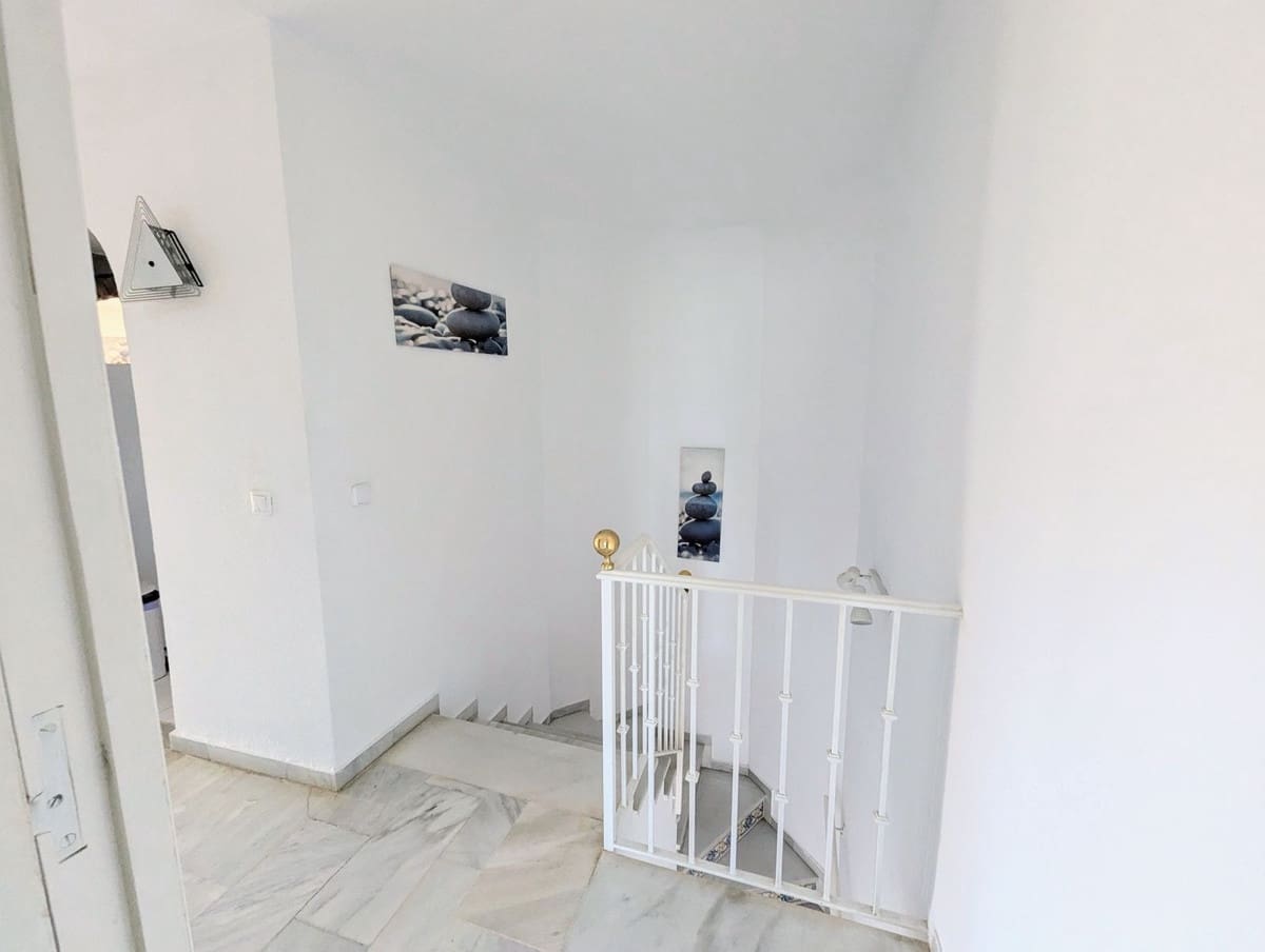 2 soveværelse Lejlighed til salg i Sitio de Calahonda med garage - € 349.000 (Ref: 9394067)