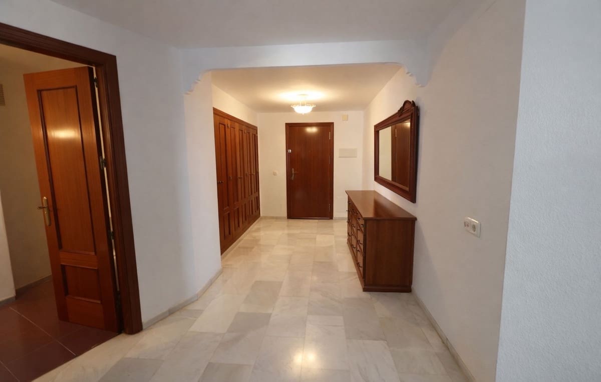 4 bedroom Apartment for sale in Arroyo de la Miel - € 450,000 (Ref: 9676324)