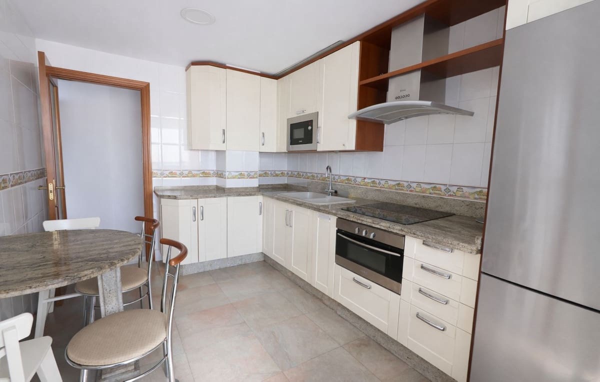 4 bedroom Apartment for sale in Arroyo de la Miel - € 450,000 (Ref: 9676324)