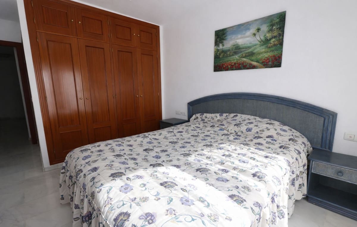 4 bedroom Apartment for sale in Arroyo de la Miel - € 450,000 (Ref: 9676324)