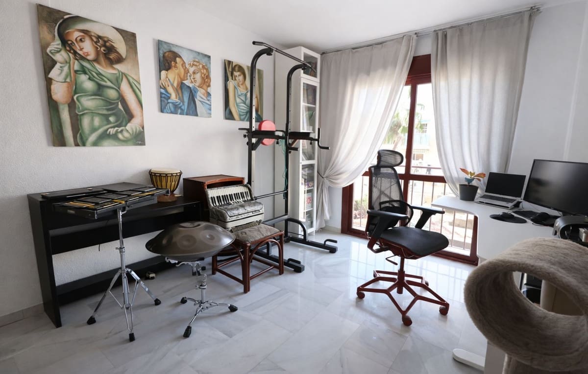 4 bedroom Apartment for sale in Arroyo de la Miel - € 450,000 (Ref: 9676324)
