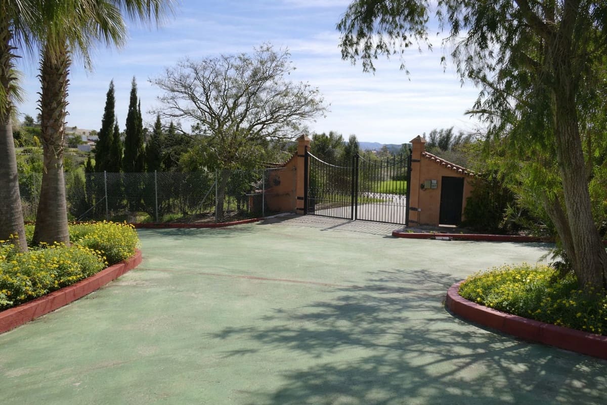 Chalet de 4 habitaciones en La Cala de Mijas en venta - 1.195.000 € (Ref: 9684061)