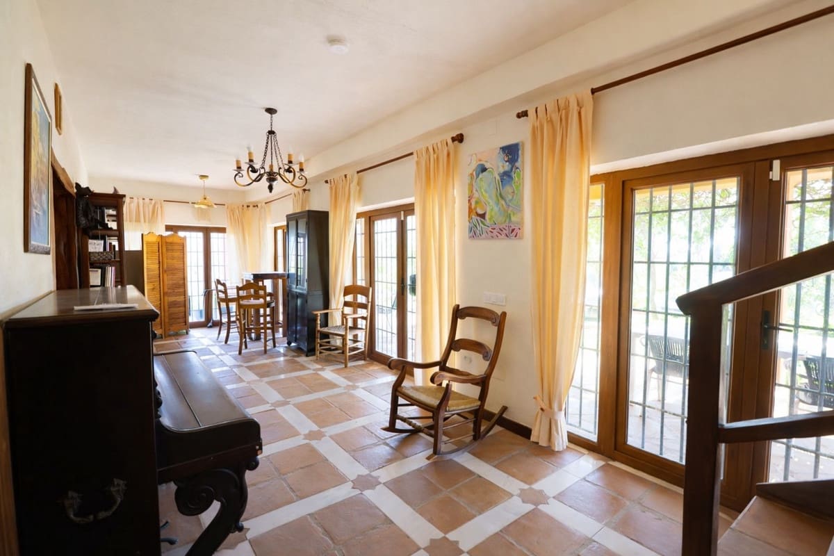 Chalet de 4 habitaciones en La Cala de Mijas en venta - 1.195.000 € (Ref: 9684061)