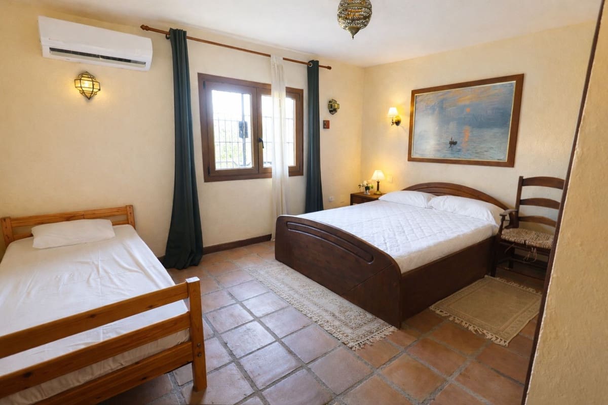 Chalet de 4 habitaciones en La Cala de Mijas en venta - 1.195.000 € (Ref: 9684061)