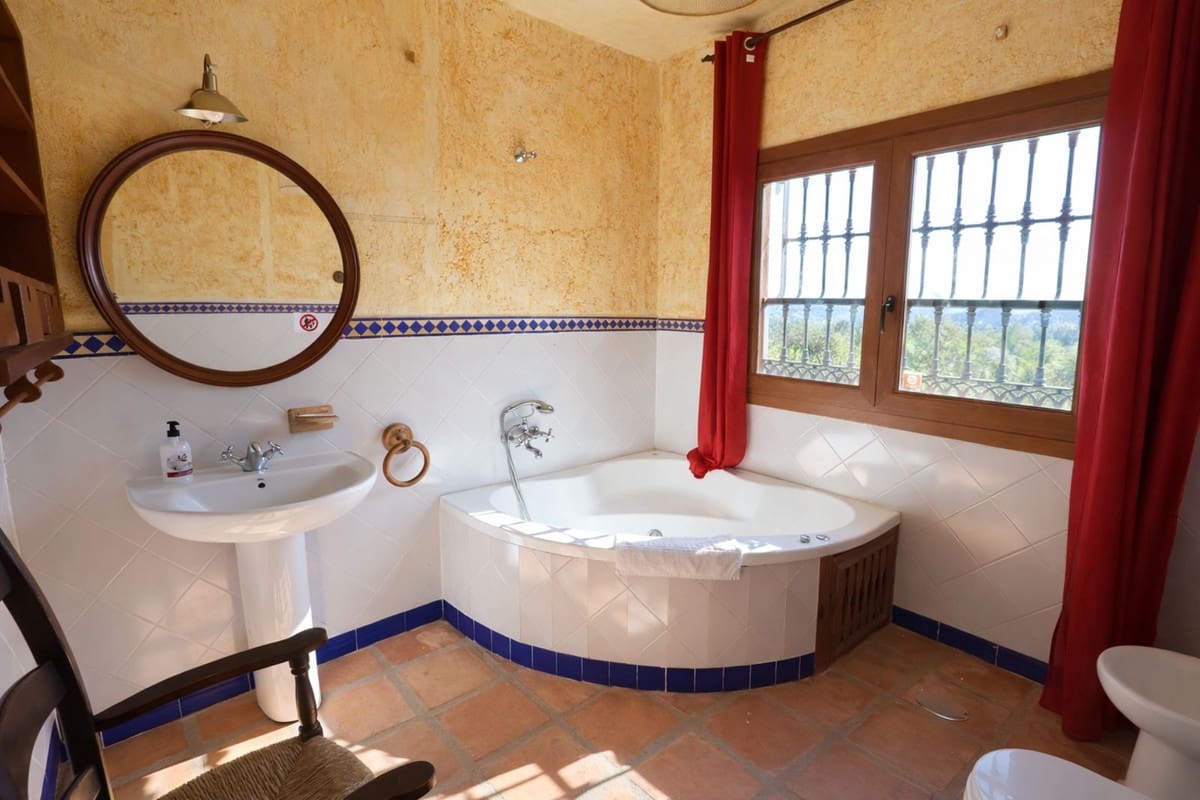 Chalet de 4 habitaciones en La Cala de Mijas en venta - 1.195.000 € (Ref: 9684061)