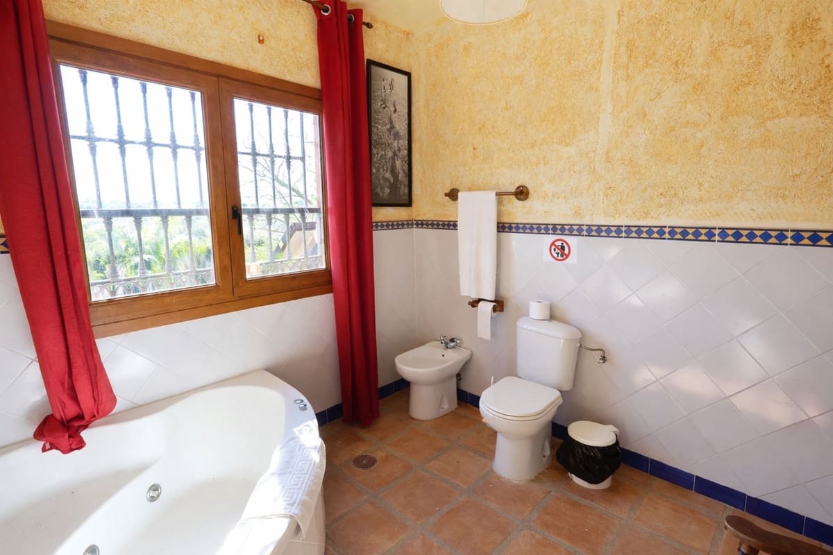 Chalet de 4 habitaciones en La Cala de Mijas en venta - 1.195.000 € (Ref: 9684061)