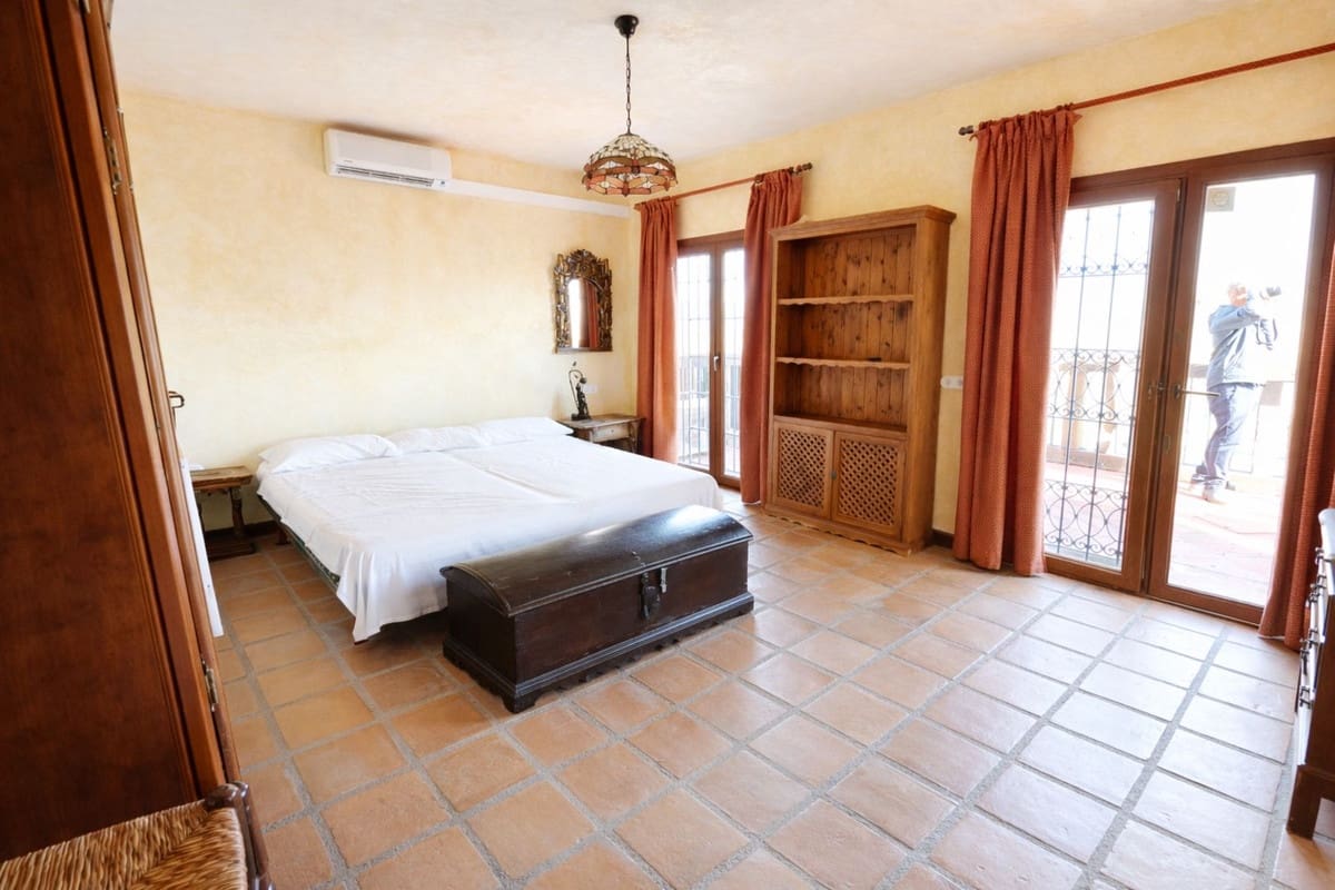 Chalet de 4 habitaciones en La Cala de Mijas en venta - 1.195.000 € (Ref: 9684061)