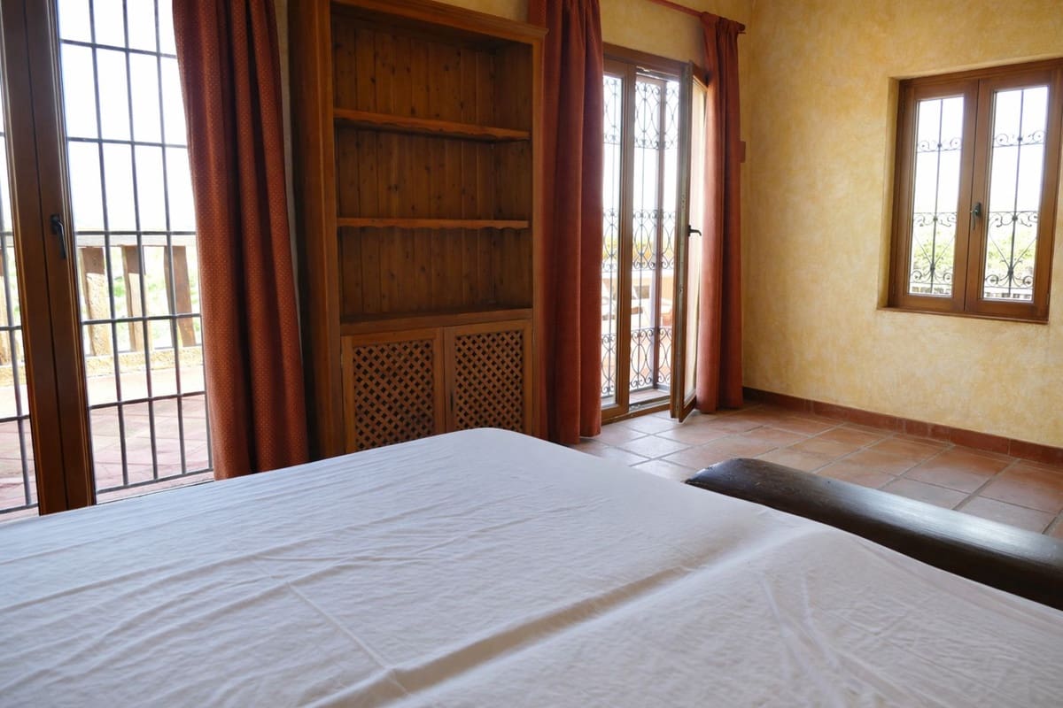 Chalet de 4 habitaciones en La Cala de Mijas en venta - 1.195.000 € (Ref: 9684061)