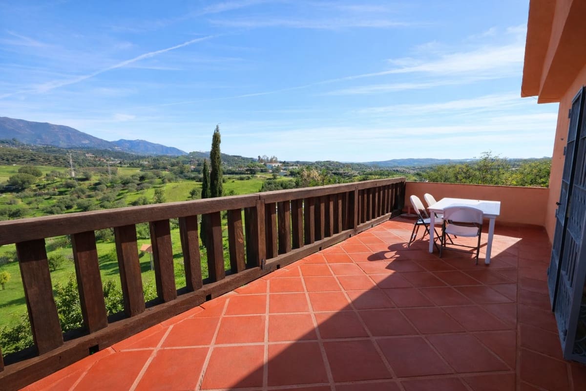 Chalet de 4 habitaciones en La Cala de Mijas en venta - 1.195.000 € (Ref: 9684061)