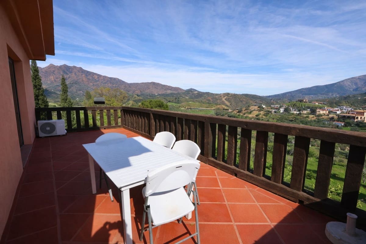 Chalet de 4 habitaciones en La Cala de Mijas en venta - 1.195.000 € (Ref: 9684061)