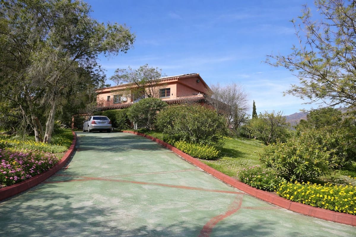 Chalet de 4 habitaciones en La Cala de Mijas en venta - 1.195.000 € (Ref: 9684061)