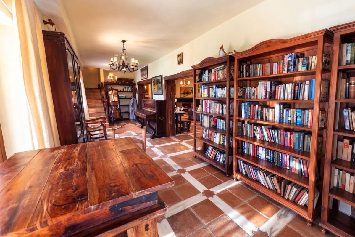 Chalet de 4 habitaciones en La Cala de Mijas en venta - 1.195.000 € (Ref: 9684061)