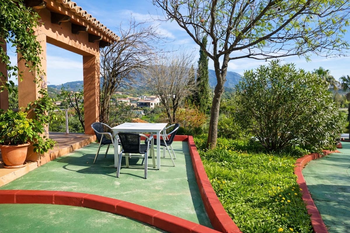 Chalet de 4 habitaciones en La Cala de Mijas en venta - 1.195.000 € (Ref: 9684061)