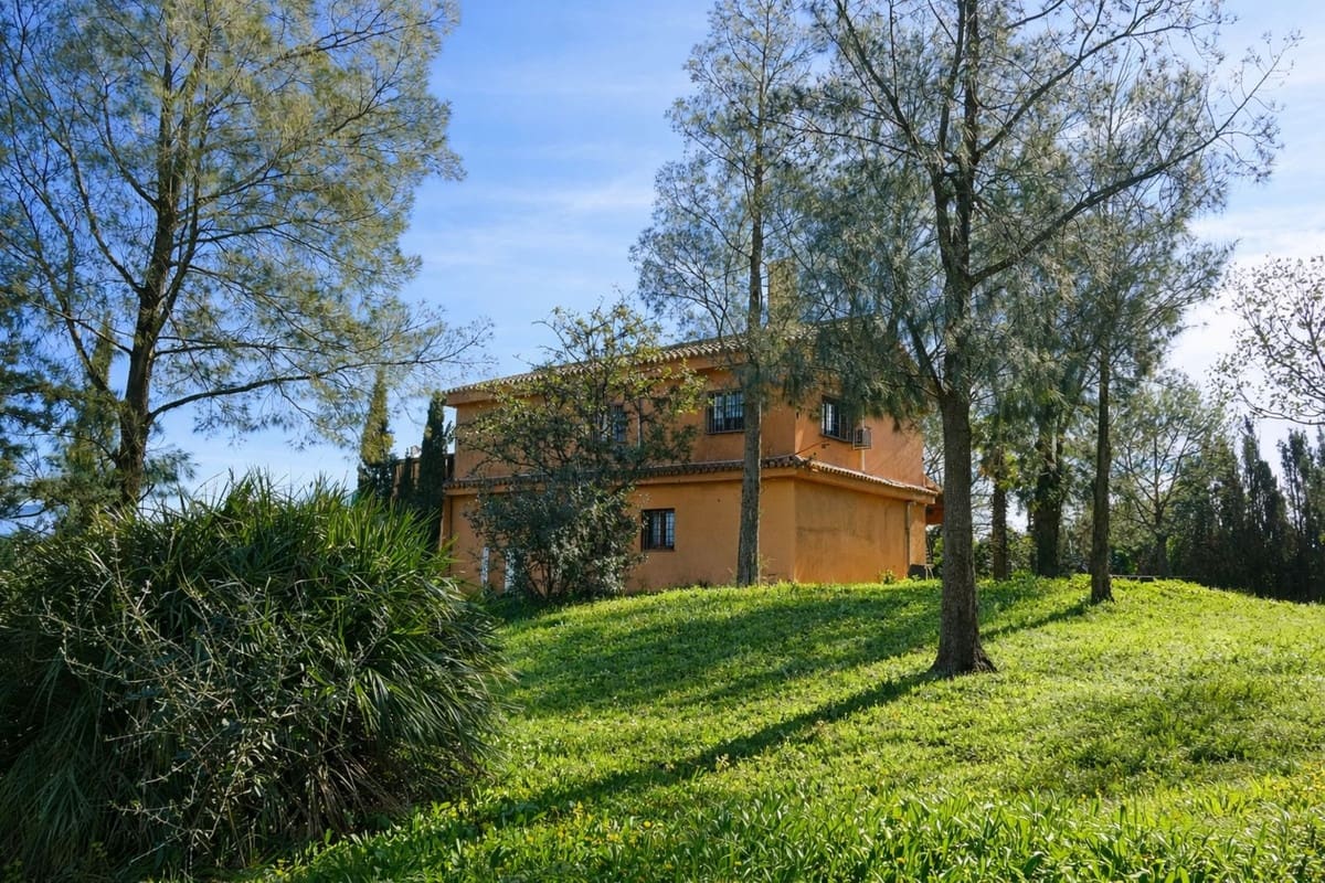 Chalet de 4 habitaciones en La Cala de Mijas en venta - 1.195.000 € (Ref: 9684061)