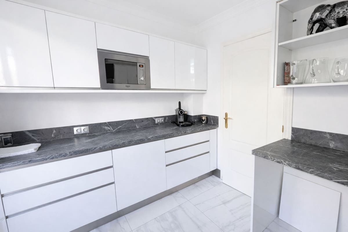 3 soverom Leilighet til salgs i Marbella med garasje - € 649 000 (Ref: 9776948)