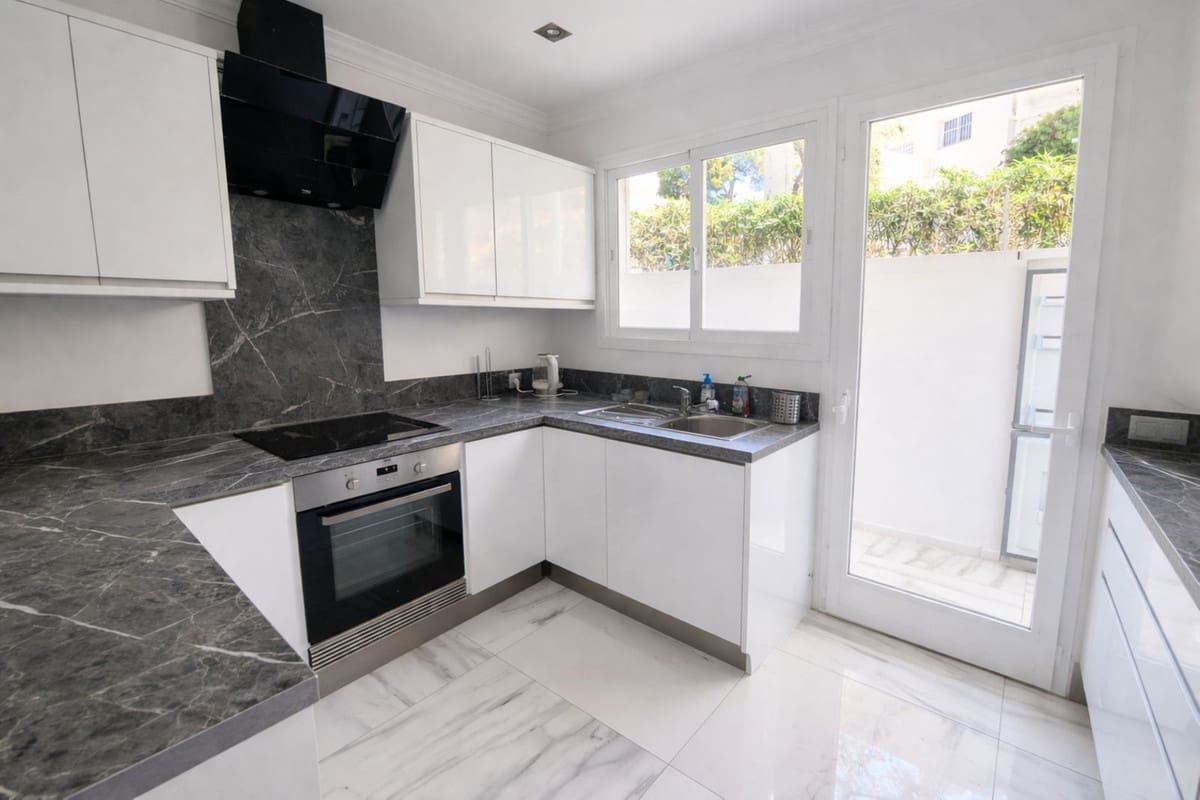 3 soverom Leilighet til salgs i Marbella med garasje - € 649 000 (Ref: 9776948)