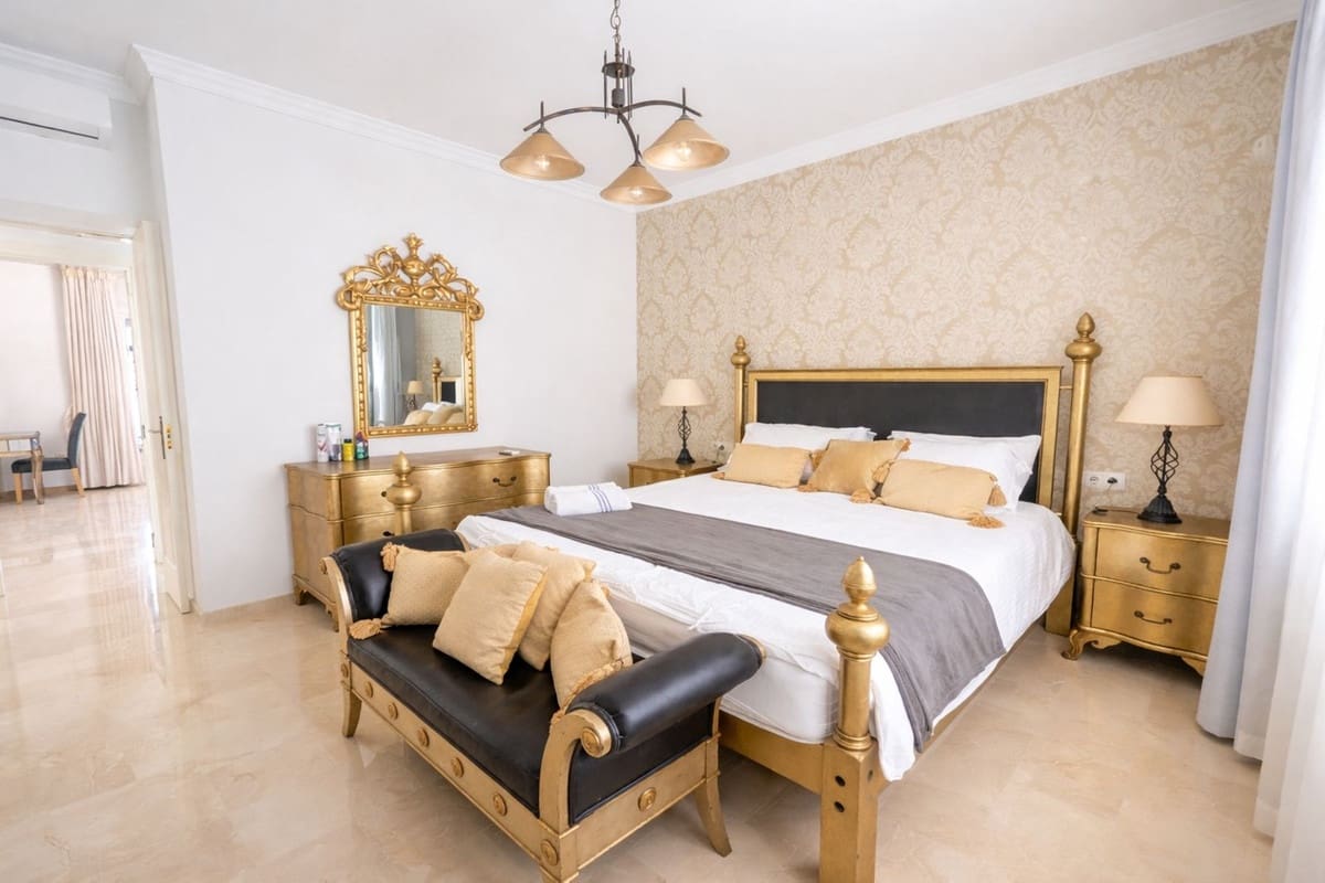 3 bedroom Apartment for sale in Marbella with garage - € 649,000 (Ref: 9776948)