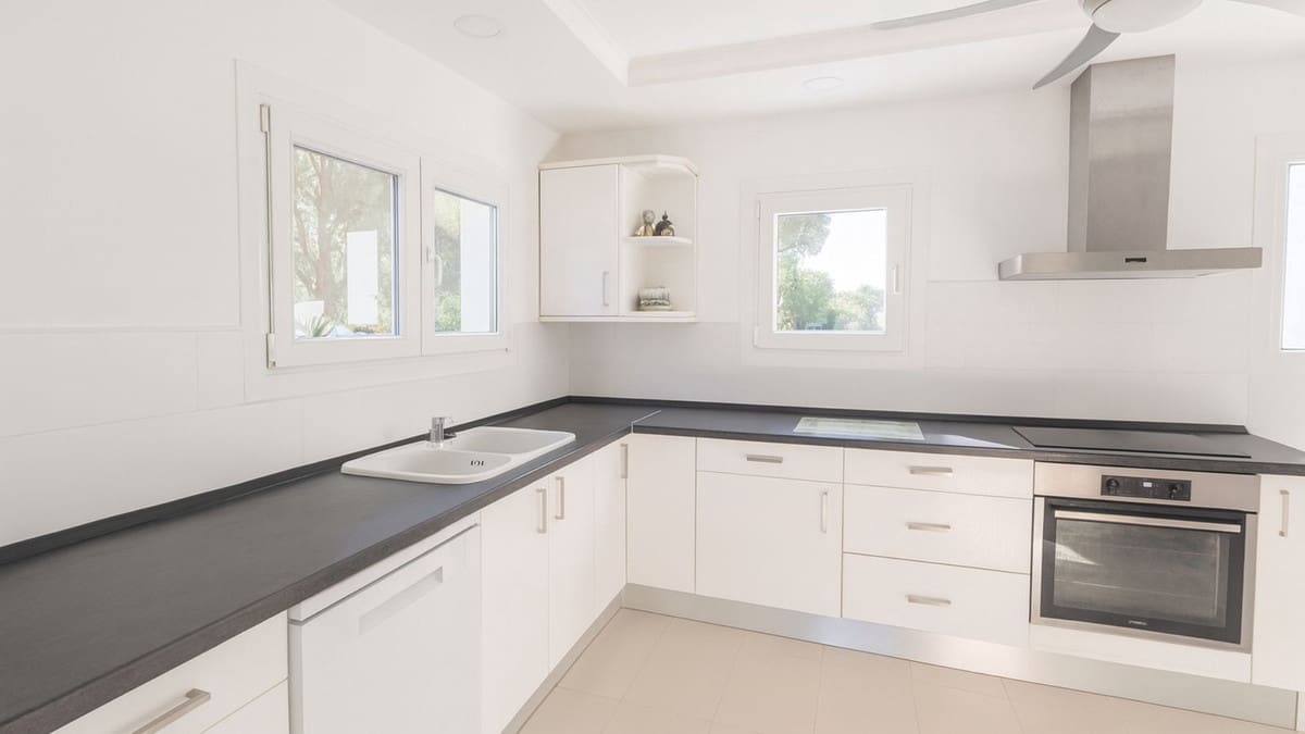 4 bedroom Villa for sale in El Rosario - € 1,450,000 (Ref: 9776949)