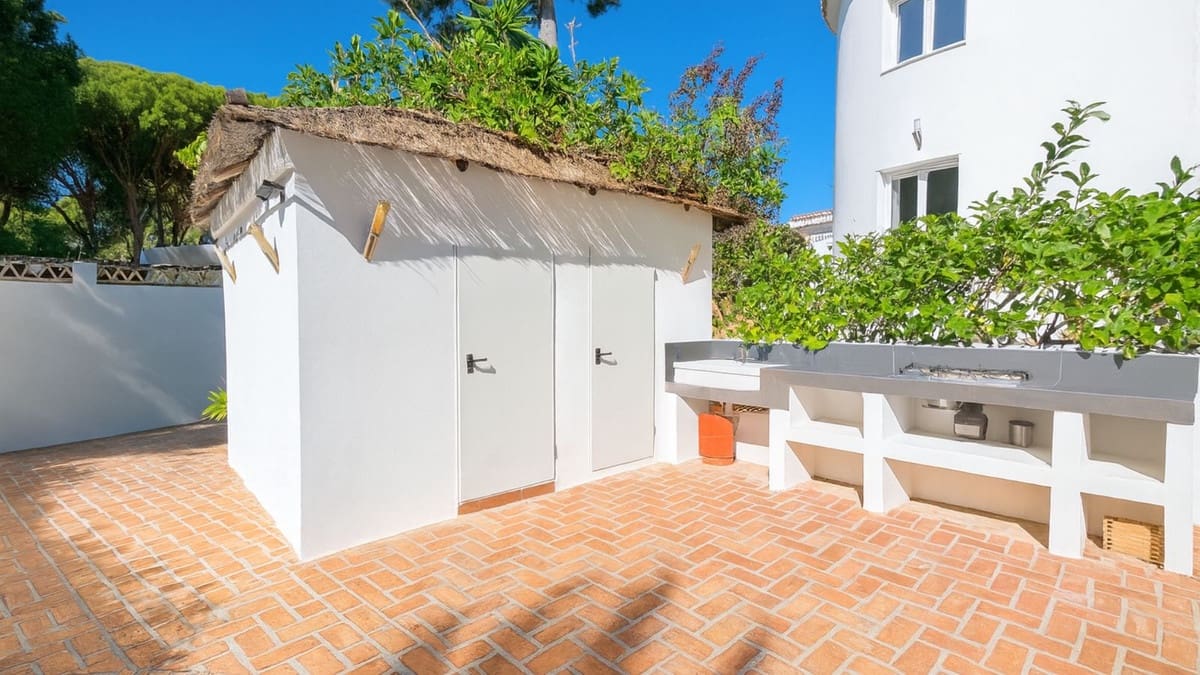 4 bedroom Villa for sale in El Rosario - € 1,450,000 (Ref: 9776949)