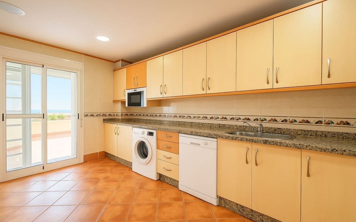 2 bedroom Apartment for sale in Benalmadena Costa - € 405,000 (Ref: 9787982)