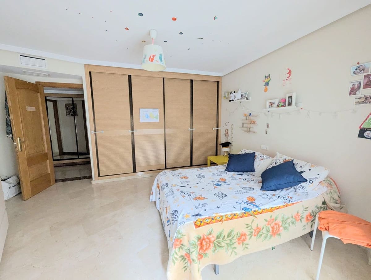 2 bedroom Apartment for sale in Benalmadena Costa - € 405,000 (Ref: 9787982)