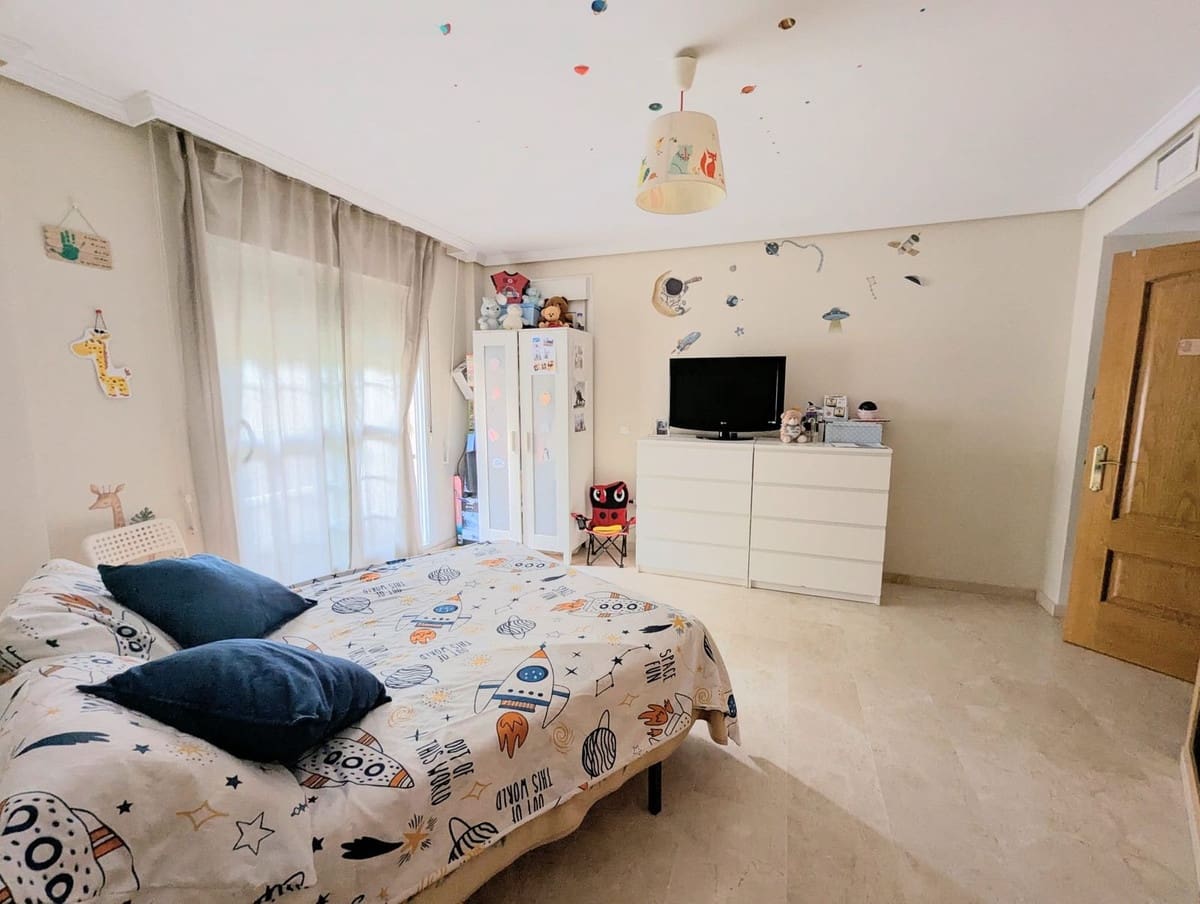 2 bedroom Apartment for sale in Benalmadena Costa - € 405,000 (Ref: 9787982)