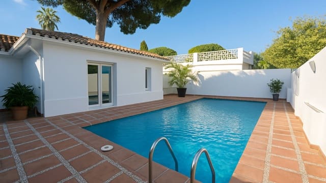 4 sypialnia Willa na sprzedaż w El Rosario, Marbella z basenem garażem - 1 380 000 € (Ref: 9889308)