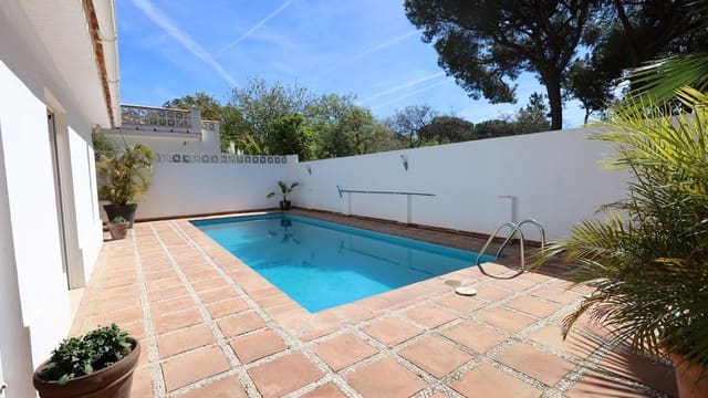 4 sypialnia Willa na sprzedaż w El Rosario, Marbella z basenem garażem - 1 380 000 € (Ref: 9889308)