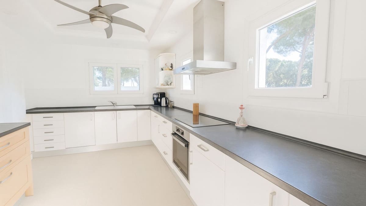 Chalet de 4 habitaciones en El Rosario en venta con piscina garaje - 1.380.000 € (Ref: 9889308)