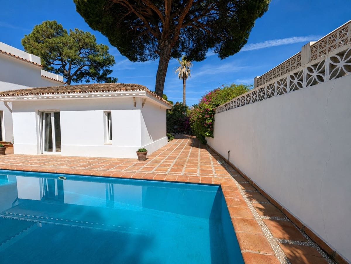 Chalet de 4 habitaciones en El Rosario en venta con piscina garaje - 1.380.000 € (Ref: 9889308)