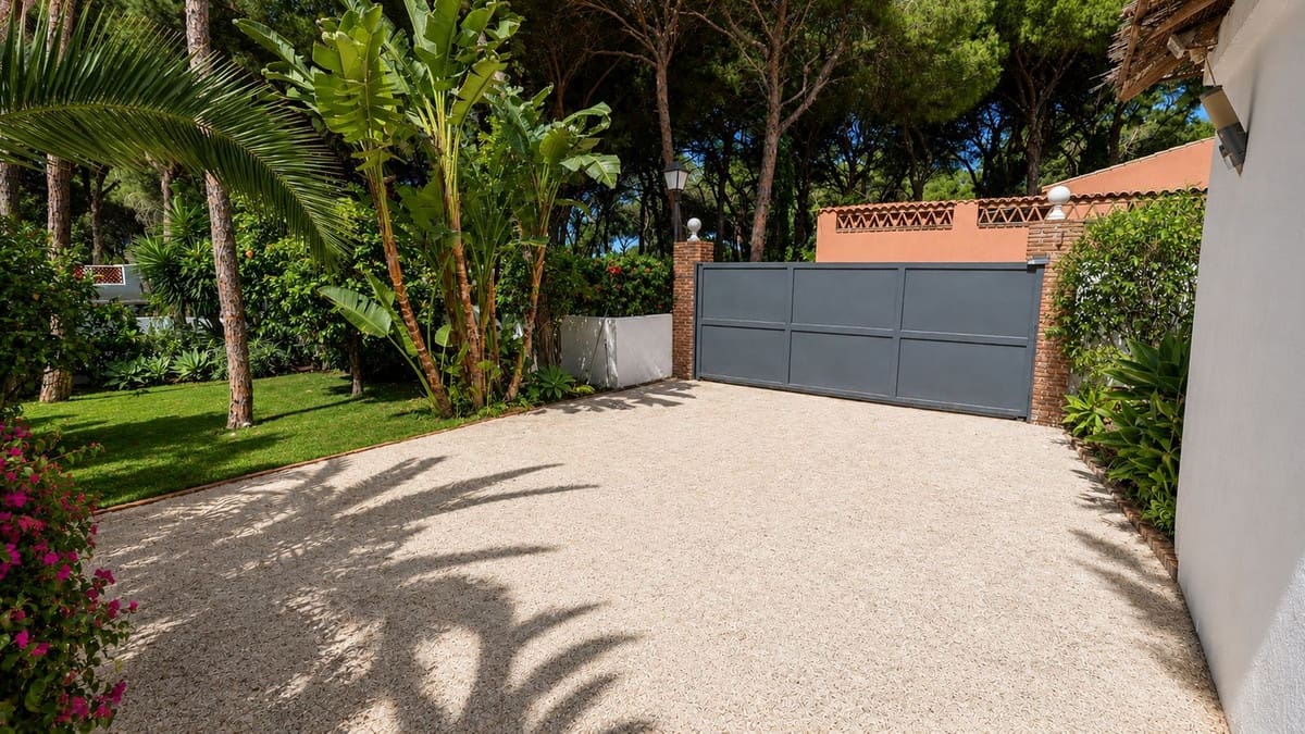 Chalet de 4 habitaciones en El Rosario en venta con piscina garaje - 1.380.000 € (Ref: 9889308)