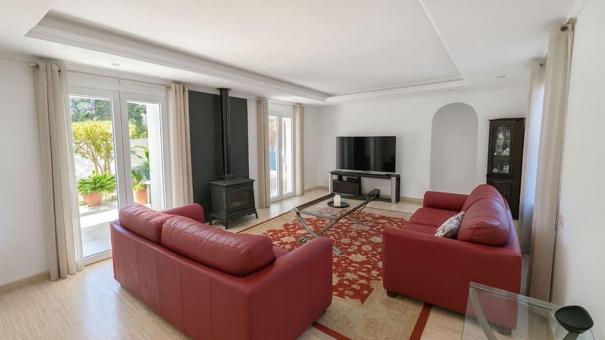 Chalet de 4 habitaciones en El Rosario en venta con piscina garaje - 1.380.000 € (Ref: 9889308)