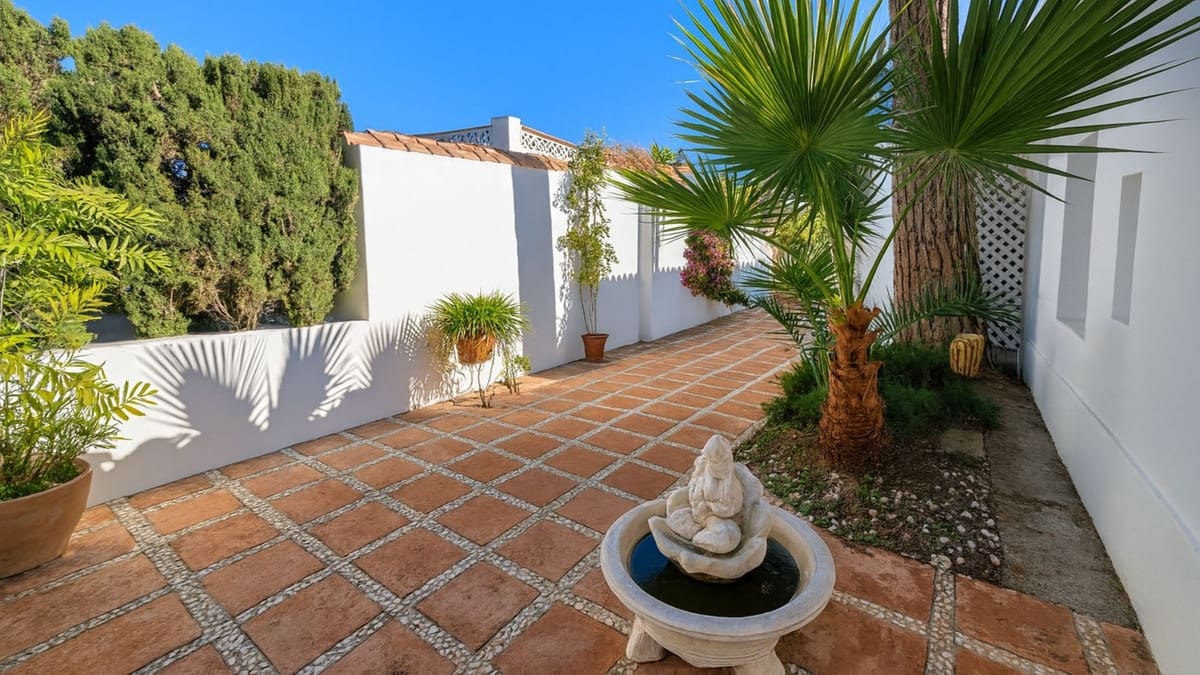Chalet de 4 habitaciones en El Rosario en venta con piscina garaje - 1.380.000 € (Ref: 9889308)