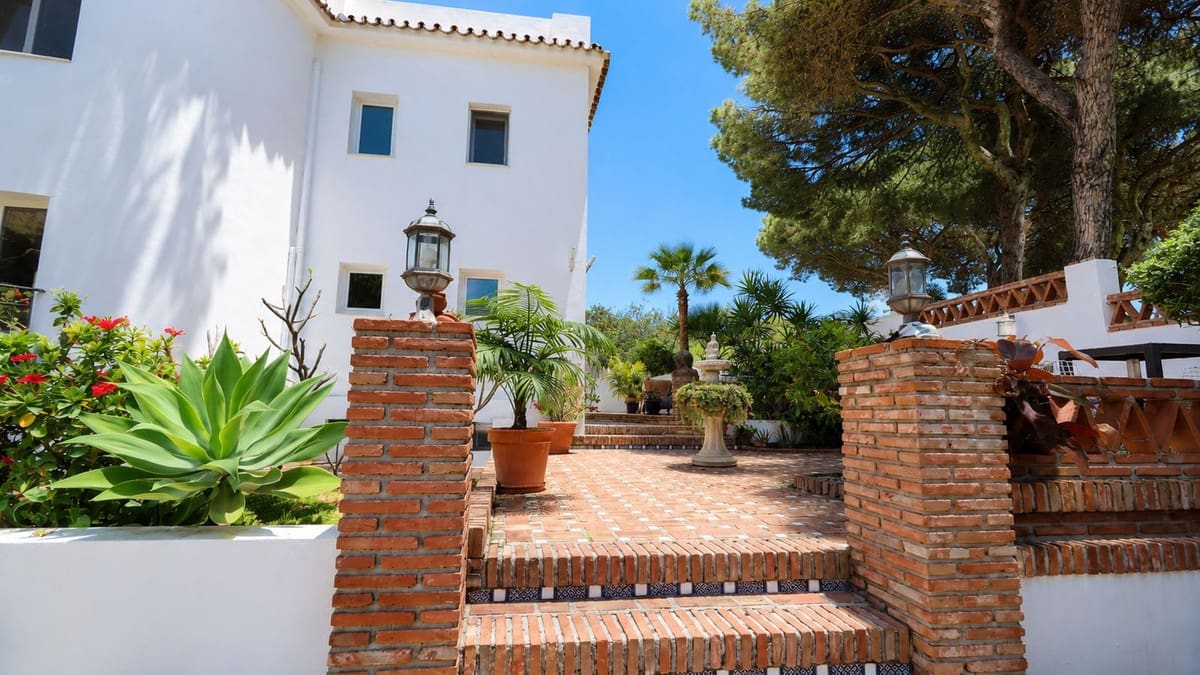 Chalet de 4 habitaciones en El Rosario en venta con piscina garaje - 1.380.000 € (Ref: 9889308)