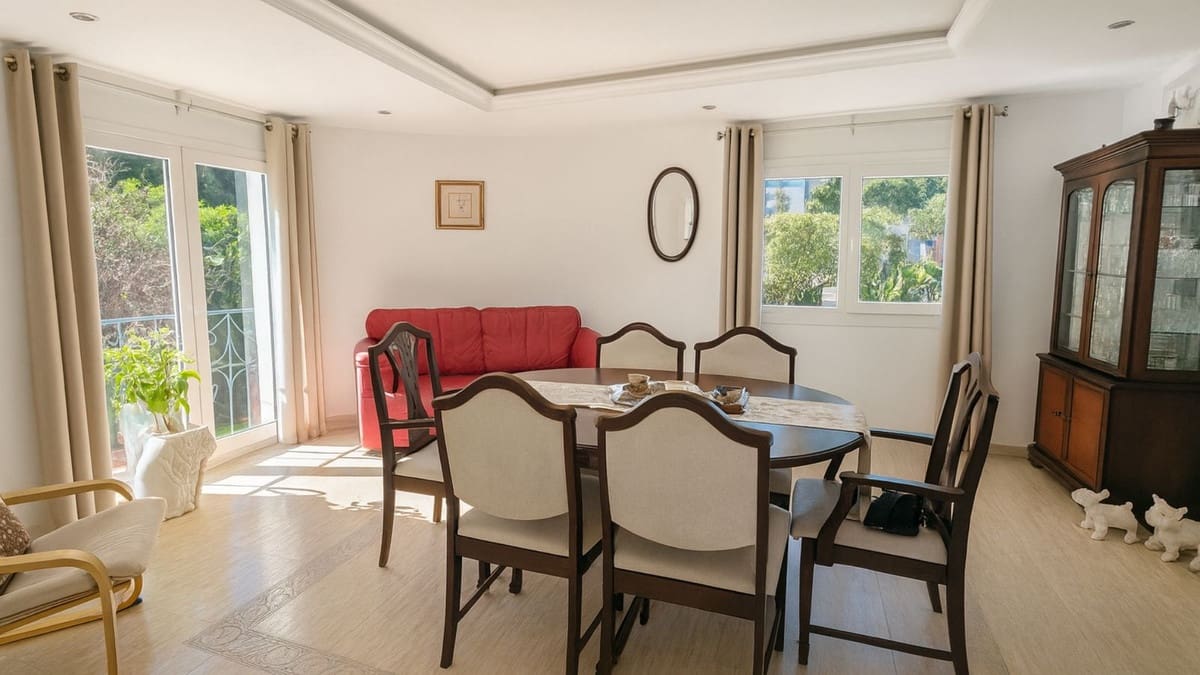 Chalet de 4 habitaciones en El Rosario en venta con piscina garaje - 1.380.000 € (Ref: 9889308)