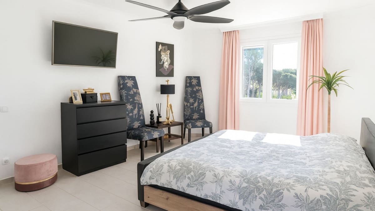 Chalet de 4 habitaciones en El Rosario en venta con piscina garaje - 1.380.000 € (Ref: 9889308)