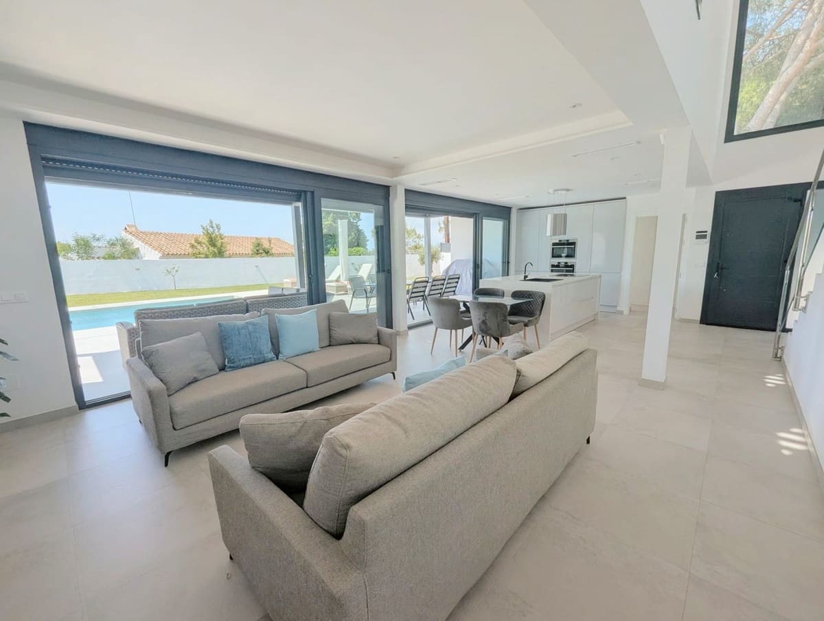 3 chambre Villa/Maison à vendre à Cabopino avec piscine - 1 775 000 € (Ref: 9938722)