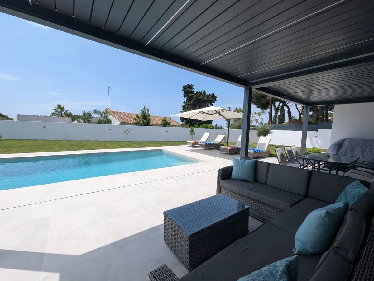 3 chambre Villa/Maison à vendre à Cabopino avec piscine - 1 775 000 € (Ref: 9938722)