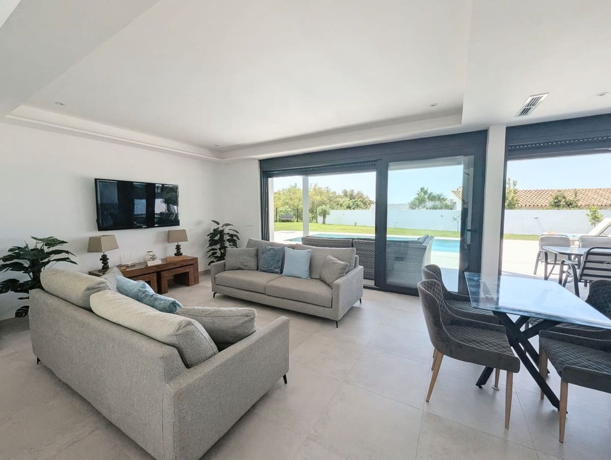 3 chambre Villa/Maison à vendre à Cabopino avec piscine - 1 775 000 € (Ref: 9938722)