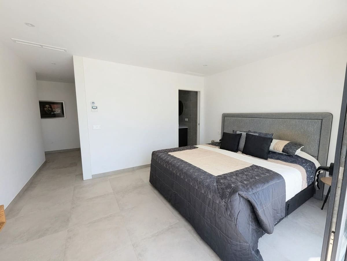 3 chambre Villa/Maison à vendre à Cabopino avec piscine - 1 775 000 € (Ref: 9938722)