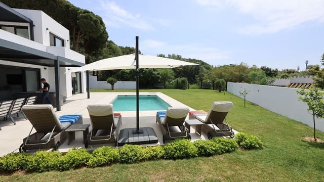 3 chambre Villa/Maison à vendre à Cabopino, Marbella avec piscine - 1 900 000 € (Ref: 9938722)